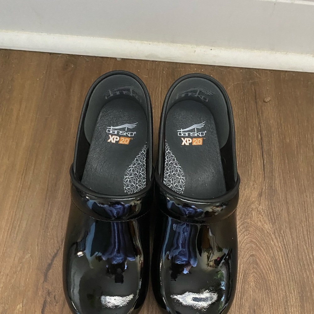 Dansko XP 2.0 black patent size 39